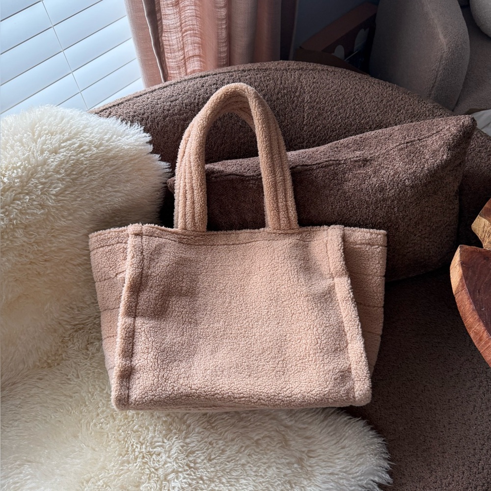 Victorias Secret Sherpa Bag - Picture 3 of 3